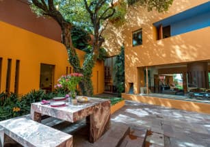 В Центральной Мексике продается дом, спроектированный Рикардо Легорретой