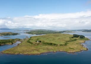 В Шотландии продан остров Тора со средневековой башней