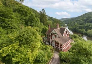 Дом Отиса Милберна из «Полового воспитания» продается за 1,5 миллиона фунтов