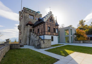 В Австрии можно купить 900-летний замок со стеклянным лифтом