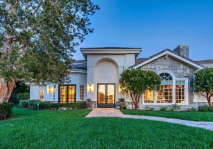 Джошуа Морроу продает дом в закрытом поселке Санта-Моники