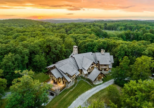 В Нью-Йорке продается роскошная бревенчатая хижина