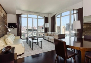 Хилари Суонк продает квартиру в Нью-Йорке