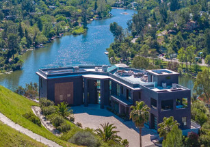 В горах Южной Калифорнии продается дом у озера