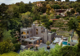 В Лос-Анджелесе ищет нового владельца поместье с собственным фуникулером