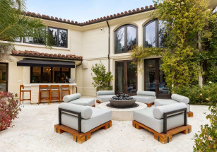 Крис Дженнер продает особняк, ставший декорацией для семейного реалити-шоу