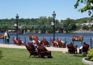 Маленький городок в Пенсильвании стал местом притяжения знаменитостей