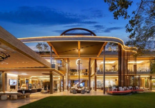 В Лос-Анджелесе можно купить виллу с выдвижной крышей для наблюдения за звездами