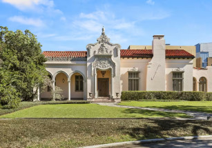 В Новом Орлеане продается столетний дом с роскошными интерьерами