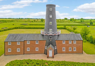 В английской глубинке продается мельница, переделанная в жилой дом