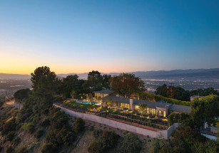 Крис Эванс продает особняк в Лос-Анджелесе