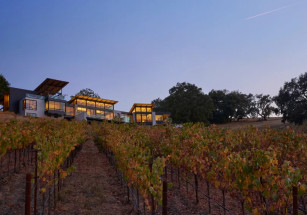 В Калифорнии продается дом с 250 га виноградников и заповедных территорий