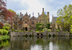 В Великобритании продается историческое поместье с водным садом