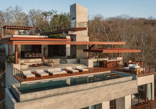 В Мексике продается минималистичный особняк с видом на Тихий океан