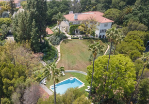 Анджелина Джоли собирается уезжать из США