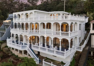 В Сиднее продается белоснежный дом-торт