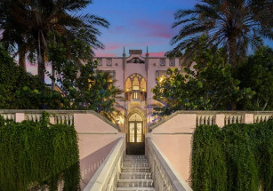 В Майами продается палаццо с огромной шахматной доской