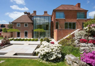 В Англии продается дом, построенный из бревен легендарного корабля