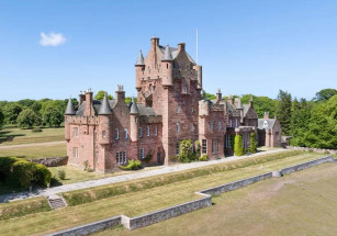 В Шотландии продается замок с баронским титулом