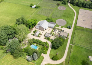 Фермерский дом Йоланды Хадид снова выставлен на продажу за 10,88 млн долларов после сорвавшейся сделки