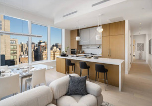 В Нью-Йорке продается пентхаус, где проходит выставка Ванессы Йоханссон