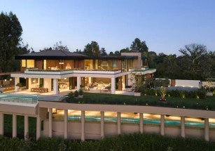 В Лос-Анджелесе продают мегаособняк с футбольным полем и сауной для горячей йоги