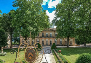 Во Франции продается «Малый Трианон Прованса»