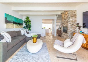 Блогер Cody Ko продает бывший особняк Риз Уизерспун