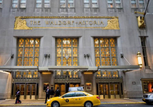 В Нью-Йорке продает легендарный отель Waldorf Astoria