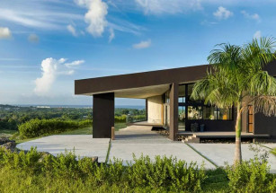 В Пуэрто-Рико продается особняк с видом на водопад