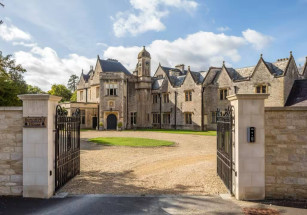 В Англии можно купить 180-летне загородное поместье с 19 спальнями