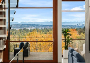 В американском Сиэтле можно купить дом с видом на озеро Вашингтон