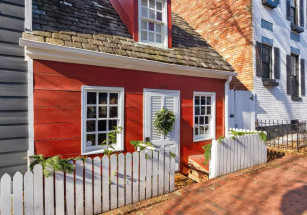 В Вашингтоне продается маленький коттедж XVIII века
