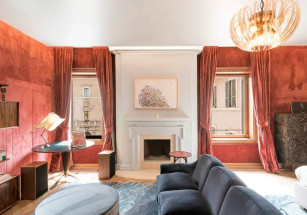 В Риме выставили на продажу трехэтажную квартиру