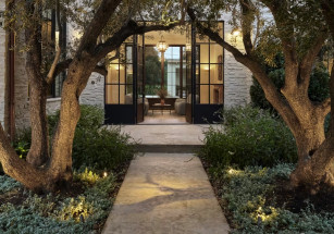 В Брентвуде продается каменный особняк с суперсовременными удобствами