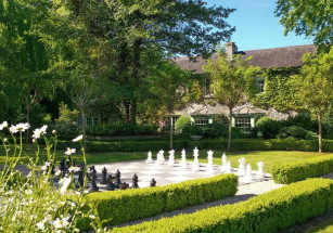 Владелец Ryanair продает целую деревню в Ирландии