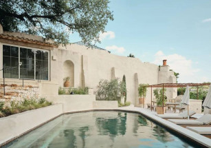 В Остине продается вилла в стиле Кикладских островов