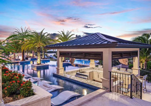 На Каймановых островах продают огромное поместье с кинотеатром